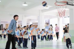 升教员的专业技术、组织程度 